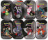 Pokémon Mini-Tin Einall KP10.5 mit 2 Boostern (Weiße Flammen & Schwarze Blitze), einer Stickerkarte und einer kombinierbaren Pokémon-Bildkarte, kompakt in Metalldose verpackt.
